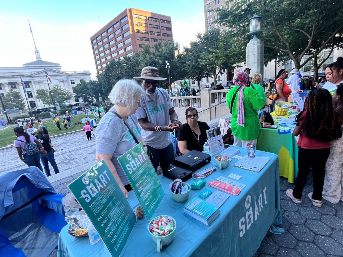 Image of Be SMART volunteers tabling at a SMART week event.